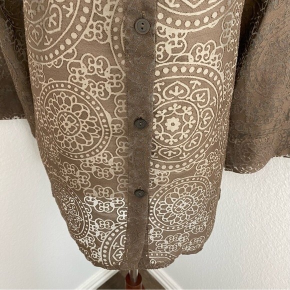 Alfred Dunner Sheer Lightweight Abstract Batik Tan 3/4 Sleeve Button Blouse  18 - Picture 3 of 9
